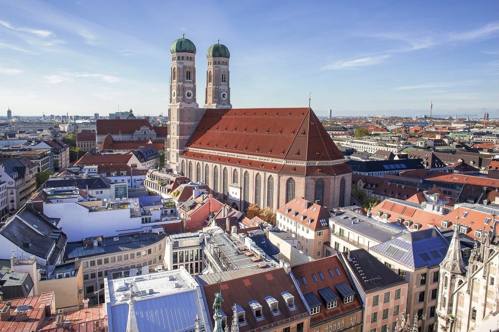 Der Marienplatz mit dem Rathaus in München